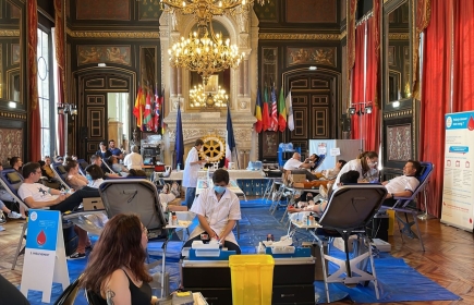 Nos équipes des 3 clubs rotariens d'Angoulême aux côtés de l'EFS dans les salons de l'Hôtel de Ville
