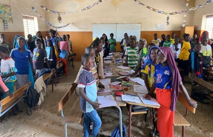 Installation de panneaux photos voltaïques à l'école du village de brousse N'Dingler au Sénégal et fourniture de pc portables
